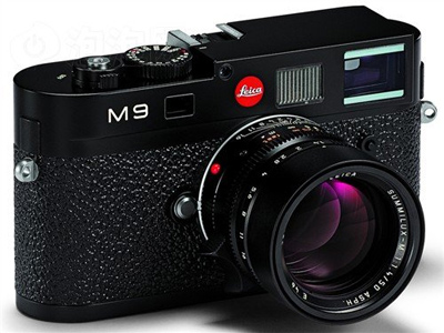⿨M9
