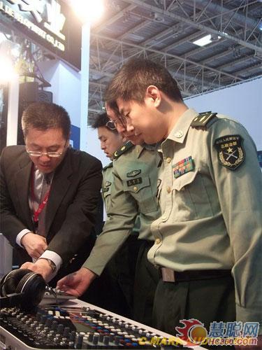 八一电影制片厂耿主任一行现场体验宝业恒数字调音台 