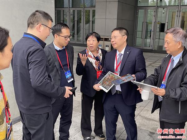 ʹȫʵҺֽչɫʾʵгӰ