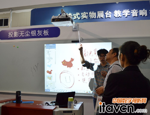 科达文教投影无尘银灰板亮相教育展