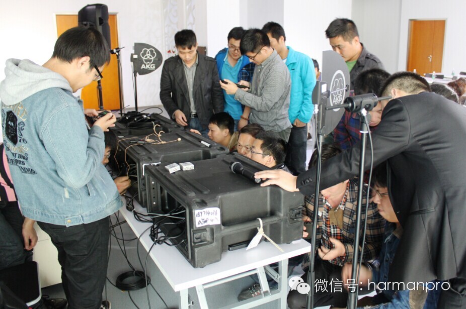 Harmanٰ2014׳AKG߻Ͳ֤ѵ