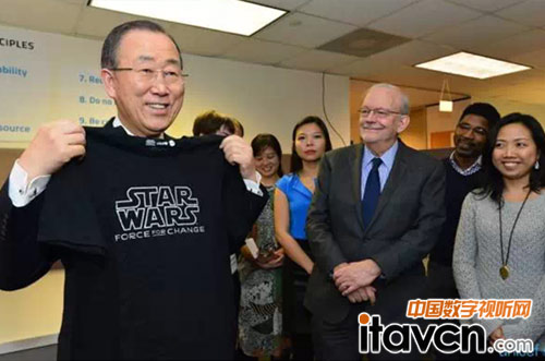 ͼ˻ĽUNICEFСΪ׼“սStar WarsԭıδForce For Change”T