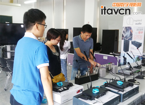 鐵三角经典鹅颈话筒现场试音