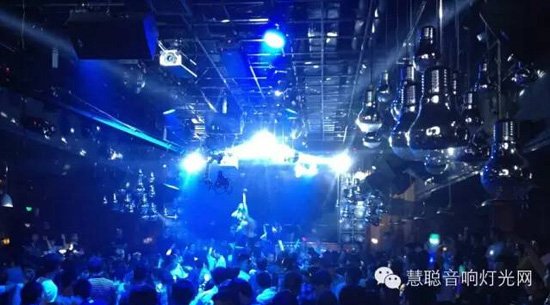 哈尔滨酒吧关门潮 去年开百家今年黄一半