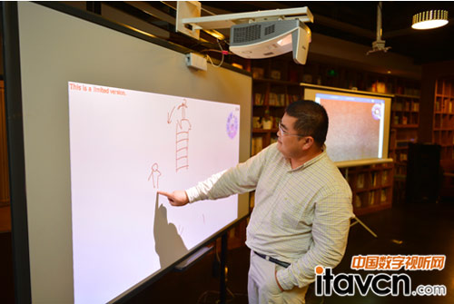 Vivitek(丽讯)D755WTIR短焦教育投影机可实现手触功能