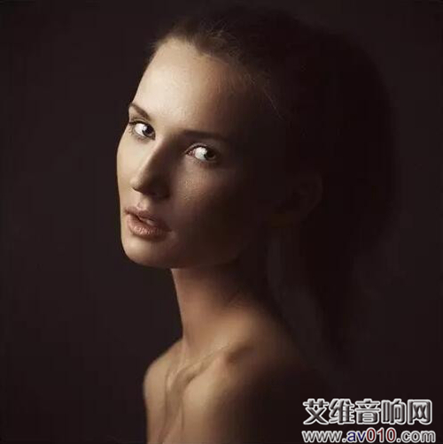 人像布光——什么样的灯光和角度下人比较好看?
