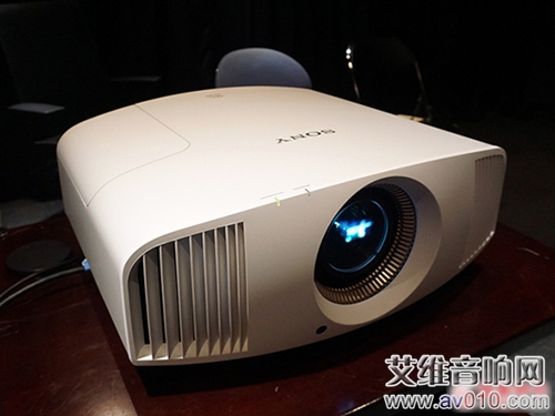 索尼即将发布新款4K家用投影机VPL-VW550ES