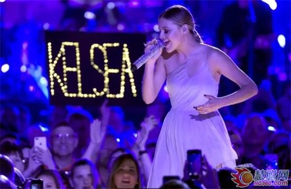 201767գKelsea Balleriniʲ֮ĵ2017CMTְ佱ݳ